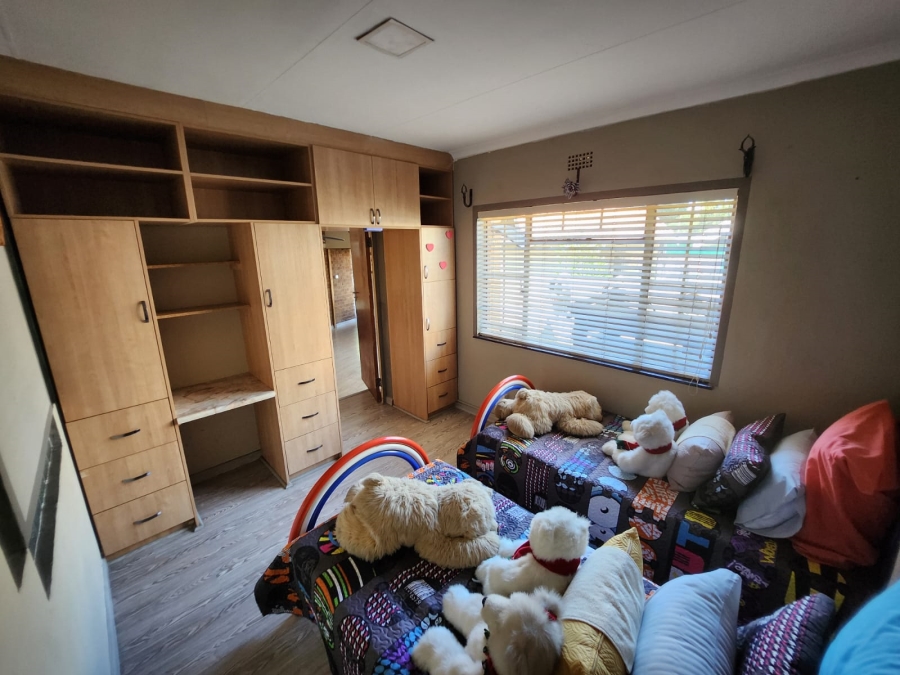 6 Bedroom Property for Sale in Vaalpark Free State